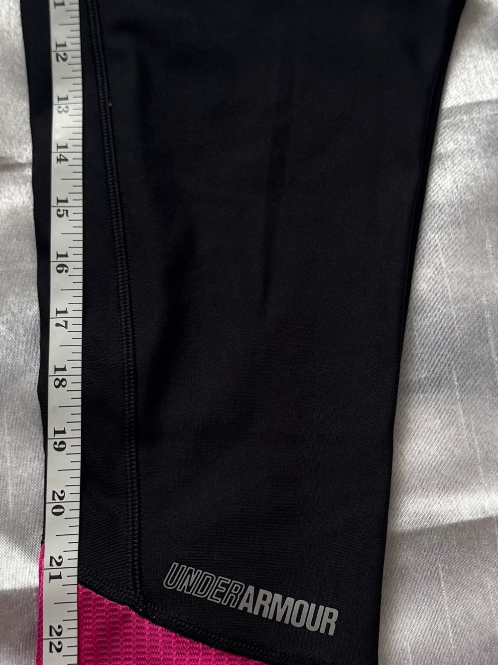 Under Armour Power In Pink Fly-By Pocket Compression Capri Leggings, S, EUC - Picture 8 of 9
